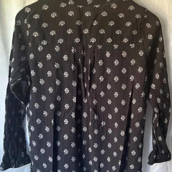 Old Navy Black Tunic with White Floral Design - Picture 3 of 3